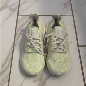 Women Adidas Ultraboost size 7.5